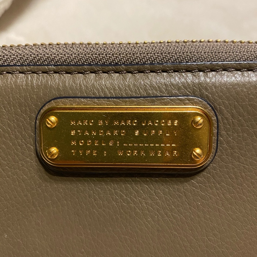 Marc by Marc Jacobs phone wallet/wristlet - Picture 2 of 8
